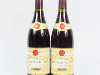 Vente aux enchères 2 BOUTEILLES CHÂTEAUNEUF DU PAPE E. GUIGAL - 1996