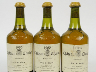 Vente aux enchères 3 BOUTEILLES CHÂTEAU CHALON JEAN MACLE - 1985 - 2 CM/3 CM/3,5 CM