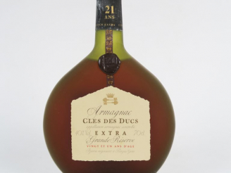 Vente aux enchères 1 BOUTEILLE ARMAGNAC CLES DES DUCS 'GRANDE RÉSERVE' 21 ANS - COFFRET