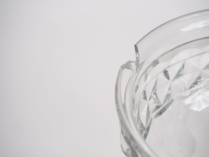Paire de drageoirs XIXème en cristal à décor de croisillons. H. 20 cm 