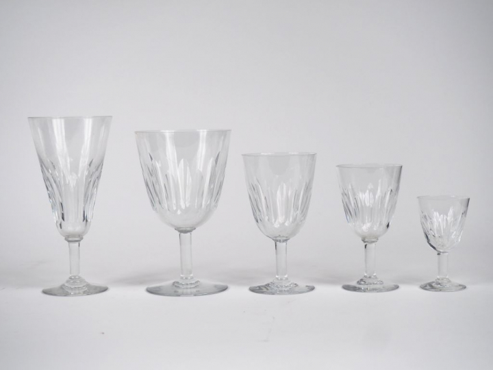 BACCARAT.  Service de verres en cristal comprenant :  20 flûtes 10 ver