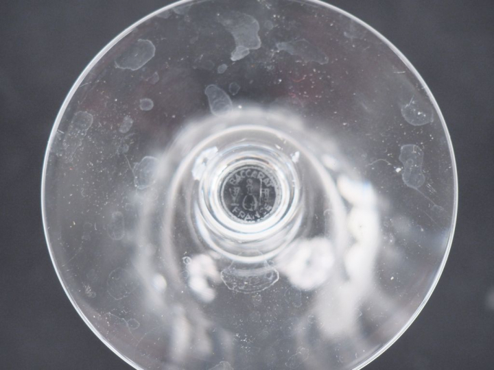 BACCARAT.  Service de verres en cristal comprenant :  20 flûtes 10 ver