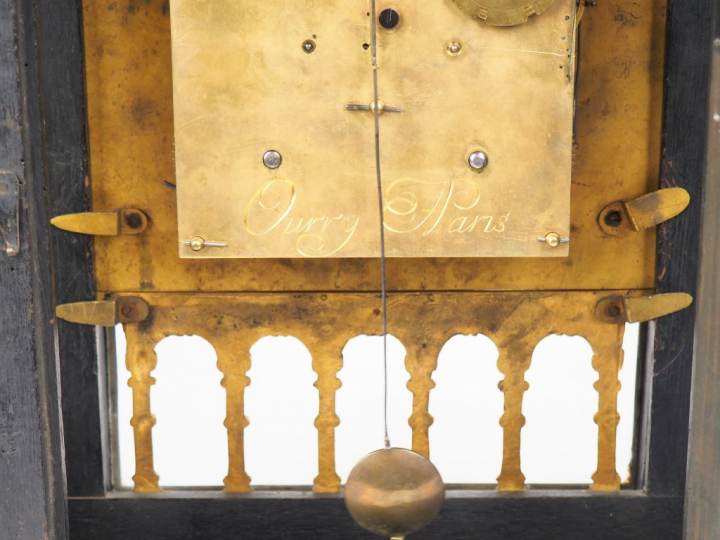 Cartel de style Louis XIV en marqueterie Boulle, cadran en métal gravé