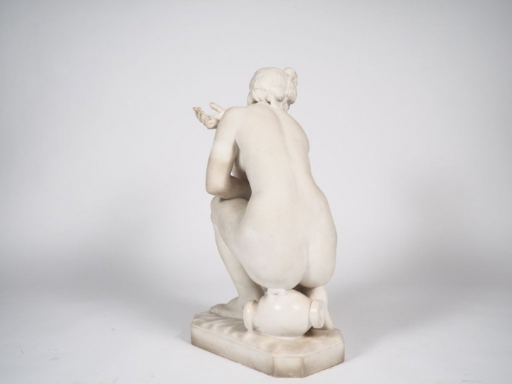 Grande sculpture XIXème en marbre de Carrare. "baigneuse". H. 71 cm (u