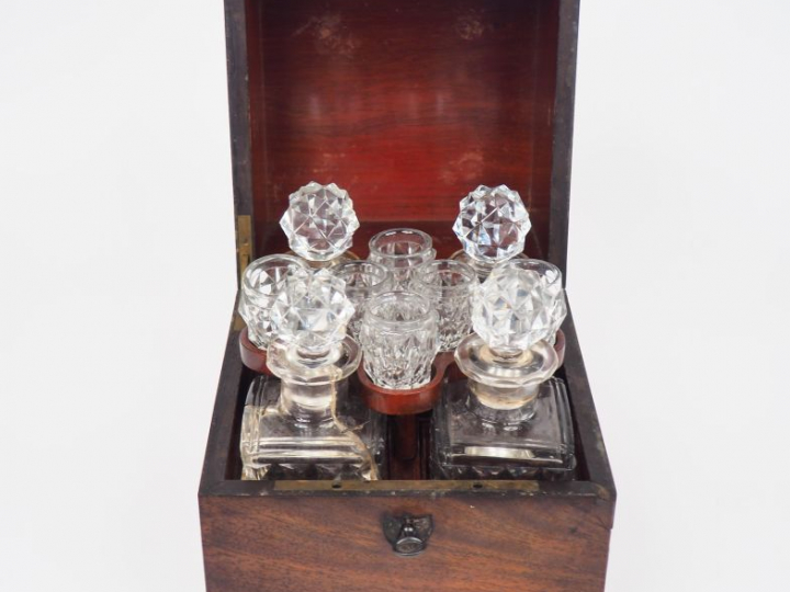 Cave à liqueur Restauration en acajou et cristal à décor de croisillon