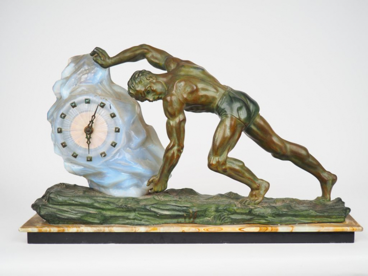 Max LE VERRIER. (d'après) Sculpture en régule polychrome et verre moul
