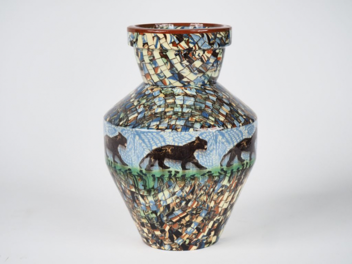 GERBINO.  Vase ovoide en céramique polychrome de Vallauris à décor de 