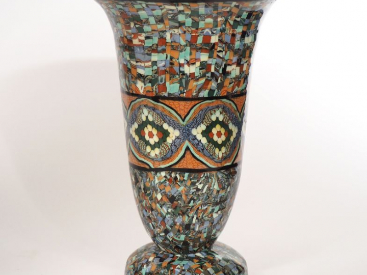 GERBINO. Grand vase cornet en céramique polychrome de Vallauris. Signé