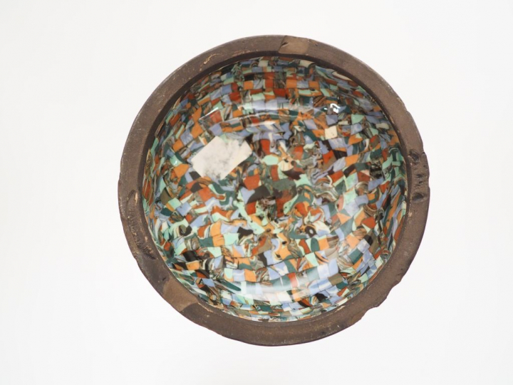 GERBINO. Grand vase cornet en céramique polychrome de Vallauris. Signé