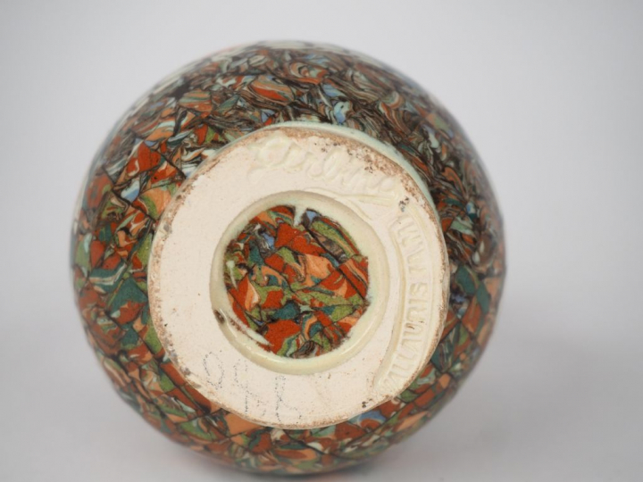 GERBINO.  Vase ovoïde en céramique polychrome de Vallauris. Signé. H. 