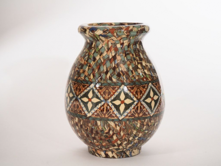 GERBINO.  Vase ovoide en céramique polychrome de Vallauris. H. 19 cm