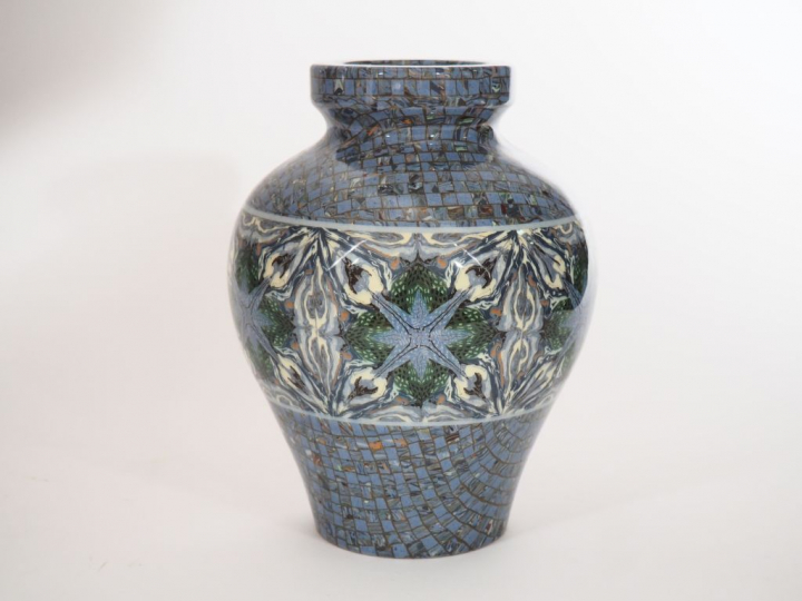 GERBINO.  Vase ovoide en céramique polychrome de Vallauris Signé H. 24