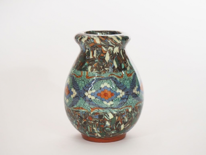 GERBINO.  Vase ovoide en céramique polychrome de Vallauris. Signé  H. 