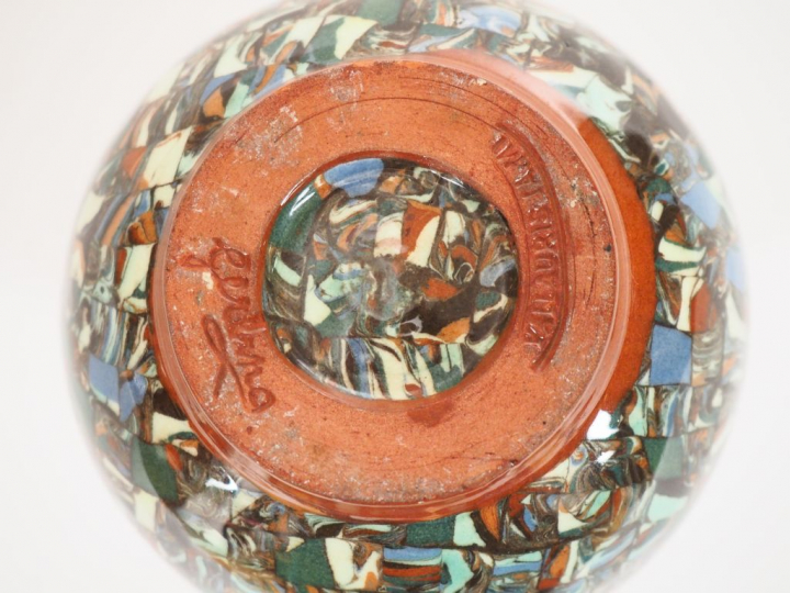 GERBINO.  Vase ovoide en céramique polychrome de Vallauris. Signé  H. 