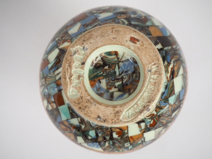 GERBINO. Vase ovoide en céramique polychrome de Vallauris. H. 9,5 cm