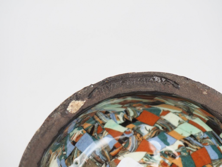 GERBINO. Vase cornet en céramique polychrome de Vallauris. Signature e