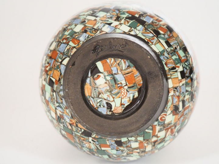 GERBINO. Vase ovoide en céramique polychrome de Vallauris. Signé H. 16