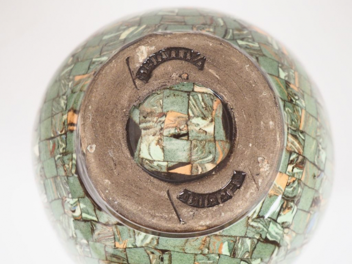 GERBINO.  Petit vase ovoide en céramique polychrome de Vallauris H. 13