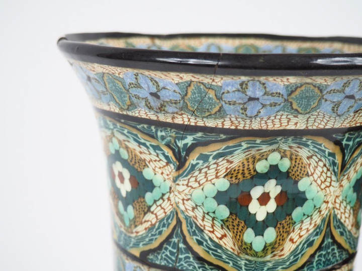 GERBINO.  Vase cornet en céramique polychrome de Vallauris H. 34,5 cm 