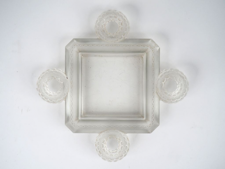 LALIQUE France. Coupe.  Dim. 35 x 35 cm