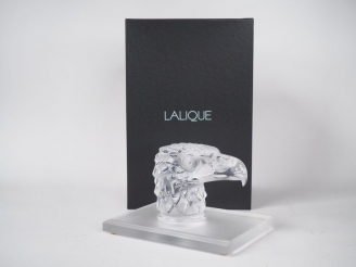 Vente aux enchères LALIQUE France. "Tête d'aigle" Sujet en cristal dans sa boite d'origin
