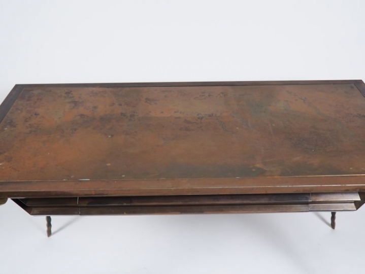 Mark BROZIER-JONES.  Bureau "alligator" en métal, ouvrant à un tiroir 