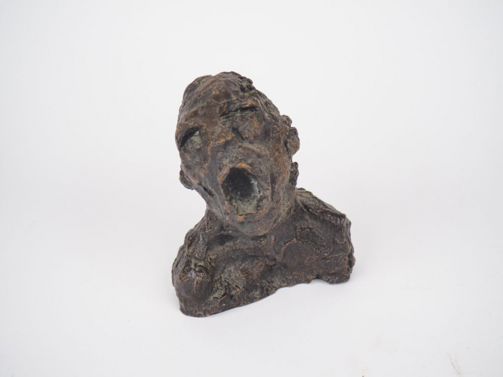 S.L "le cri". Sculpture en bronze  monogrammée  3/8 H. 14 cm