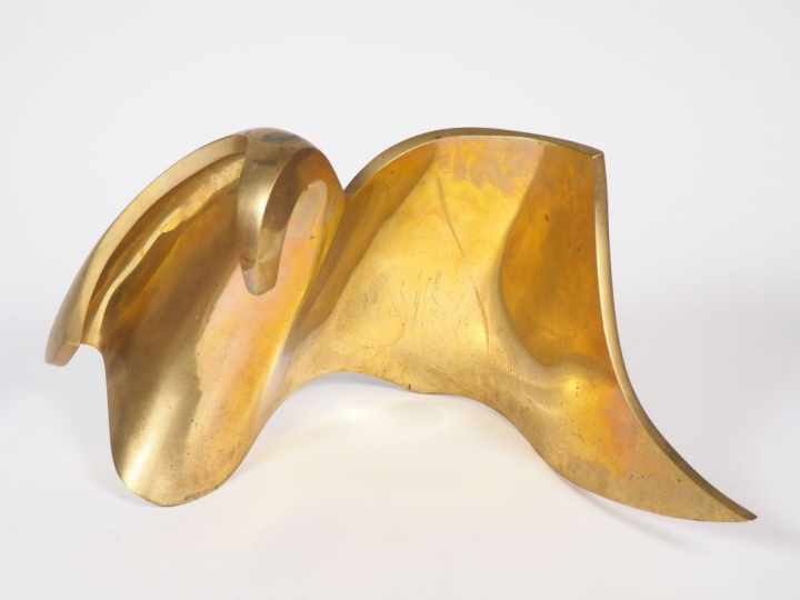 Claude MOMIRON. "oiseau blessé" Sculpure en bronze.