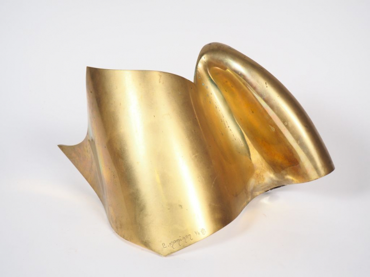 Claude MOMIRON. "oiseau blessé" Sculpure en bronze.