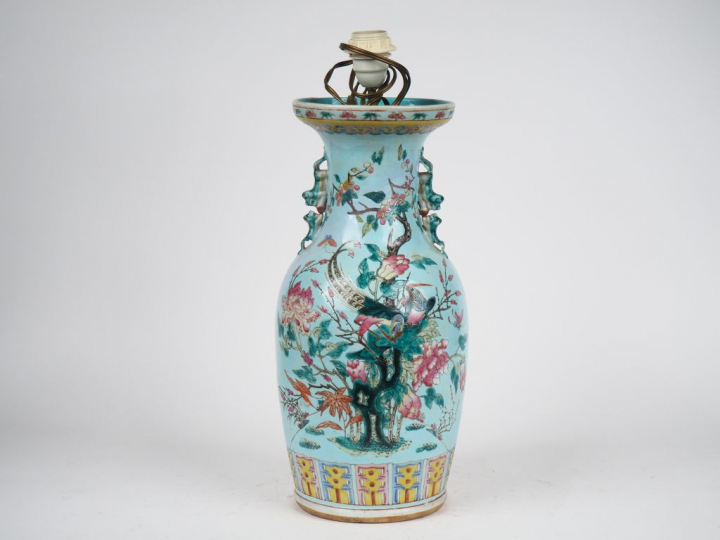 Chine, période Guangxu,  Vase balustre en porcelaine et émaux de la fa