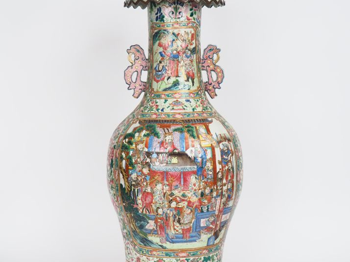 Chine, fin XIXe siècle,  Important vase de palais en porcelaine et éma