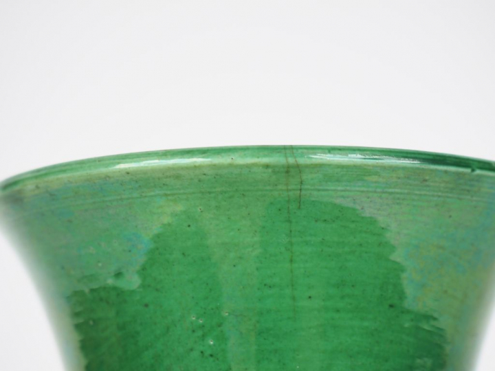 Chine, XIXe siècle,  Vase en porcelaine émaillée sancai « trois couleu