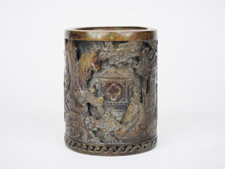 Vente aux enchères Chine, début du XXe siècle, Porte pinceaux en bronze à décor de lettré