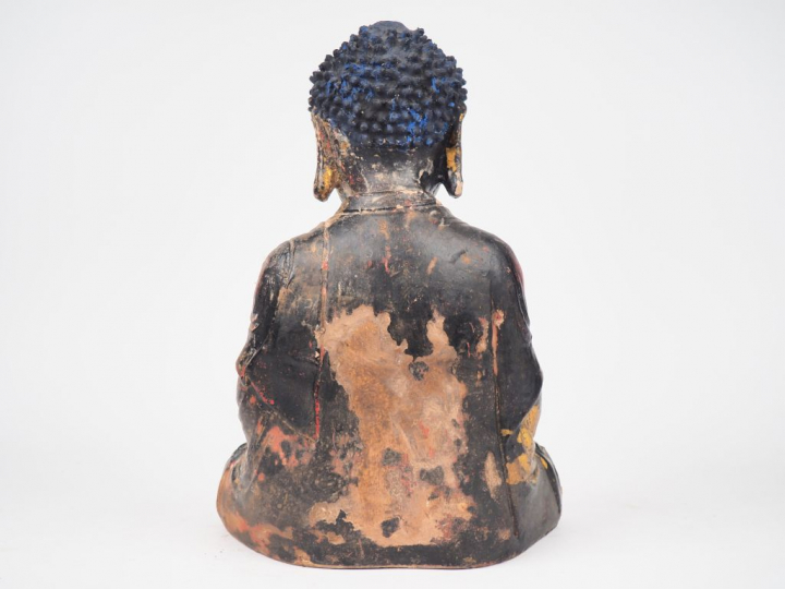 Chine, fin de l’époque Ming,  Grand bouddha en stuc assis en méditatio