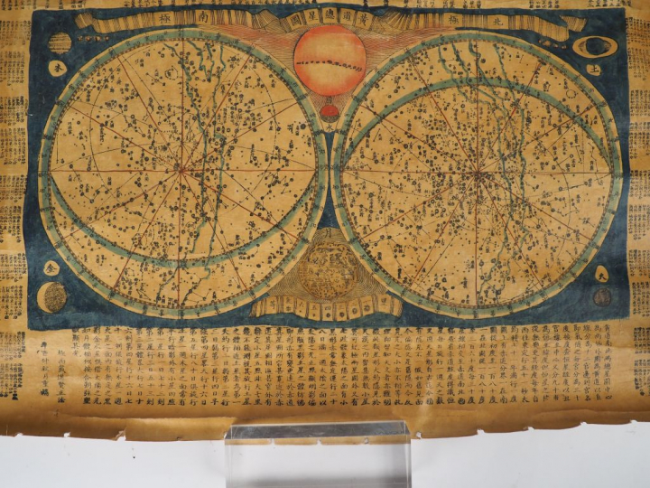 Chine, XXe siècle,   Carte d’astronomie Chinoise.  Trace de polychromi