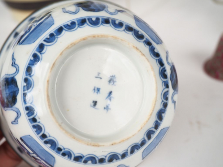 Chine, XIXe-XXe siècle,  Ensemble en porcelaine comprenant un vase nan