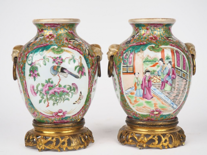 Canton, fin XIXe siècle,  Paire de petits vases de forme balustre en p