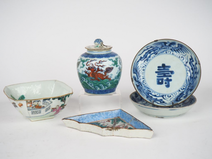 Chine, XIXe siècle et début XXe siècle,  Ensemble comprenant :  - une 