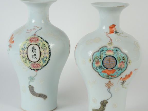 	Chine, période Minguo, début XXe siècle,  Paire de vases balustre à c