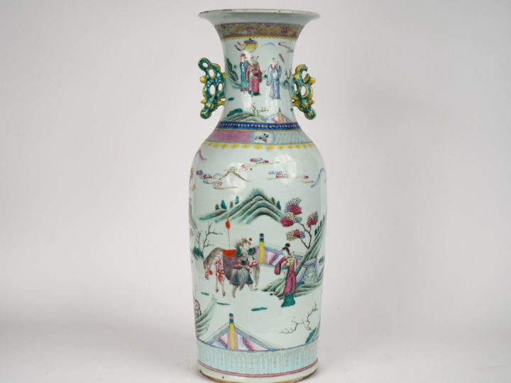 Chine, fin du XIXe siècle,  Grand vase balustre en porcelaine et émaux