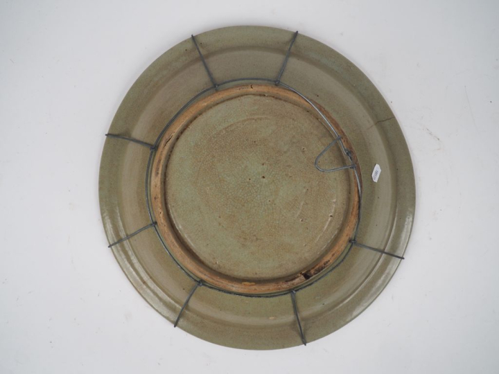 Chine, fin du XIXe siècle,  Plat en céramique émaillée beige et bleu d