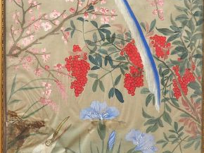 Chine, XXe siècle,  Ensemble de quatre tentures sur soie à décor de fl