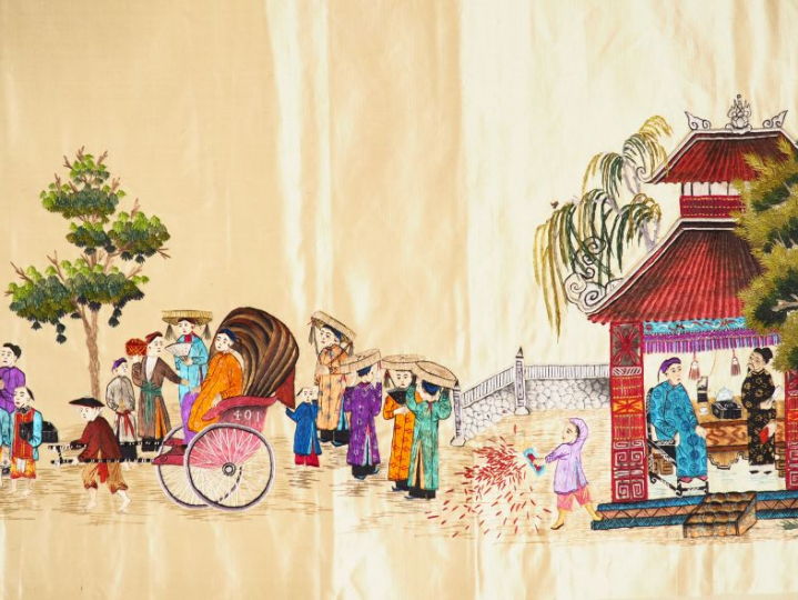 Vietnam, XXe siècle,  Grande tenture brodée aux fils polychrome sur so