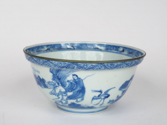 Vente aux enchères Vietnam,  XIXe siècle,  Coupe en porcelaine blanche à décor en bleu so