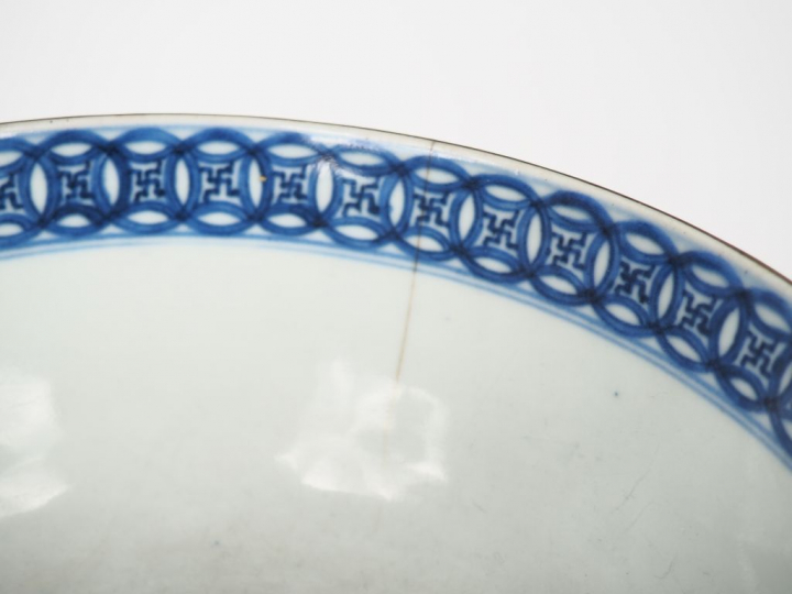 Chine pour le Vietnam, XIXe siècle,  Coupe en porcelaine à décor en bl