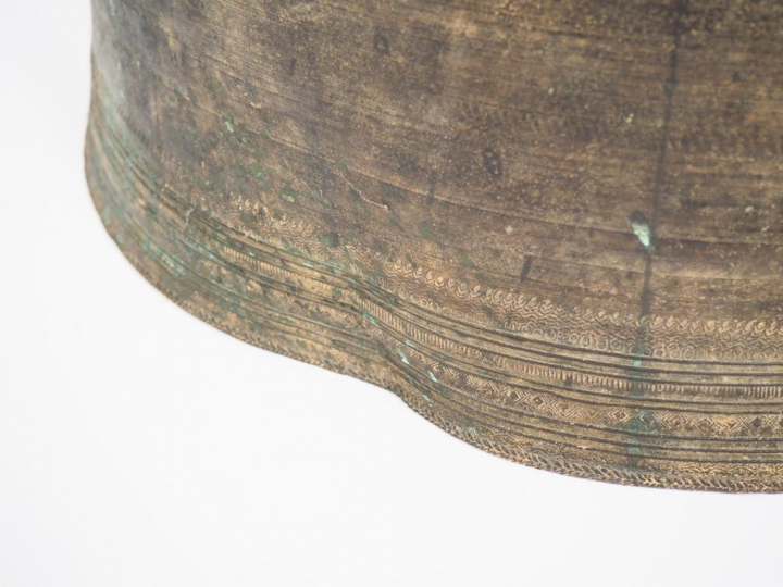 Laos XVIIIe siècle,  Tambour de pluie en bronze de forme circulaire à 