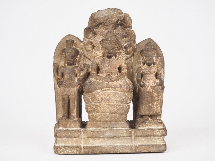 Angkor, fin XIIe - début XIIIe siècle,  Triade bouddhique en grès gris