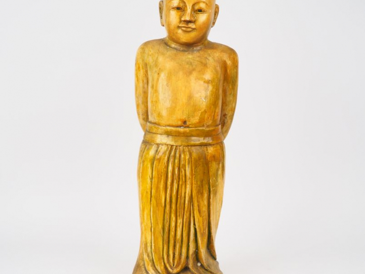 Sud Est Asiatique,  Importante statue en bois représentant un jeune bo