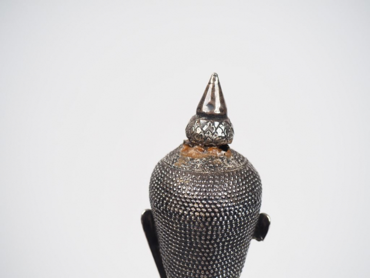 Thaïlande, XIXe siècle,  Grand bouddha en argent repoussé sur une âme 