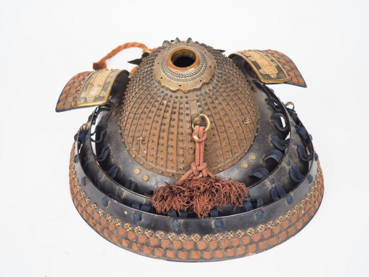Japon, XVIIIème siècle, Casque de type hoshi-bachi kabuto à 44 lamelle